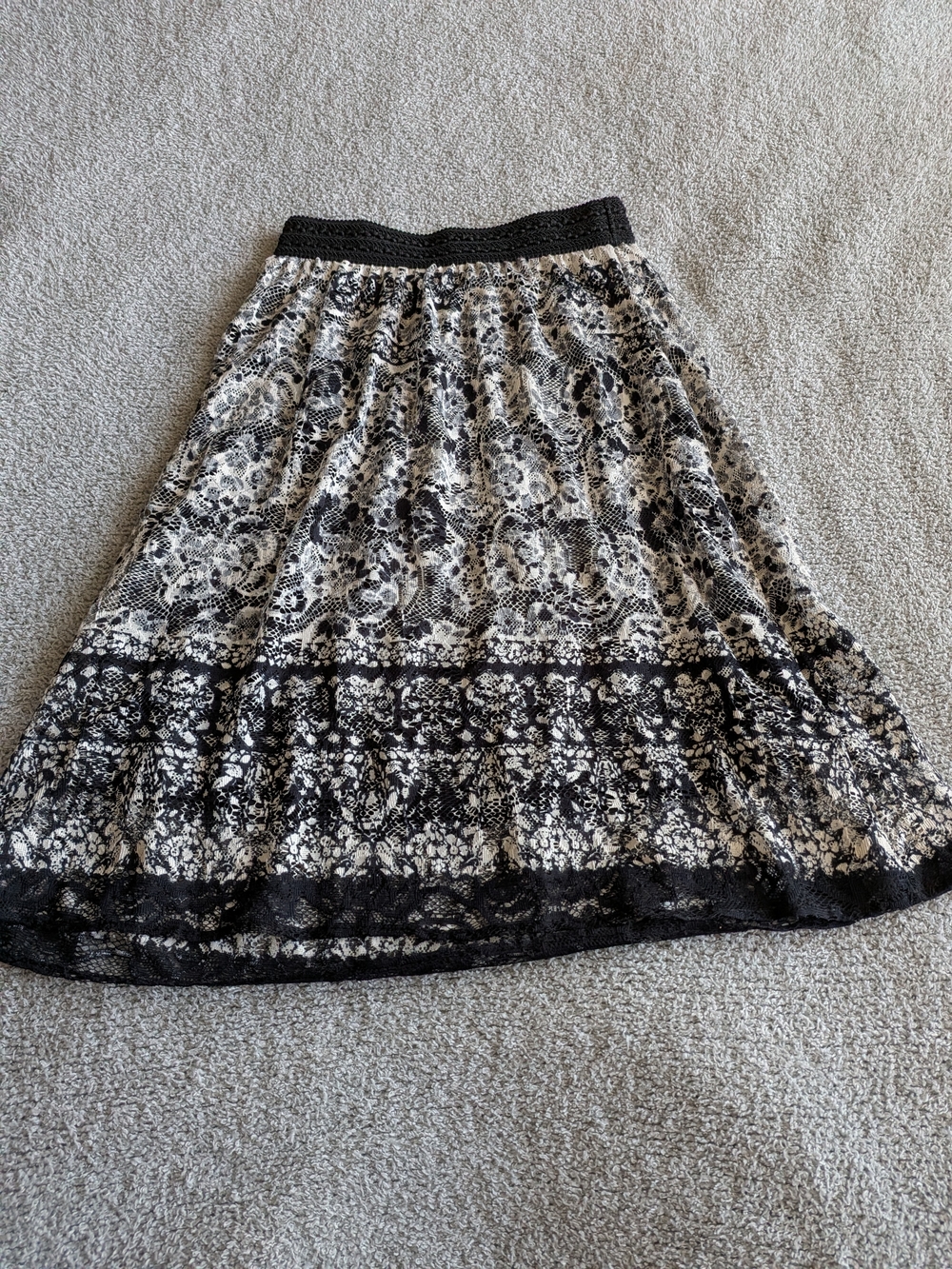 🌼B2G1 3/$20🌼 Joe B Black and White A-Line Lace Overlay Skirt